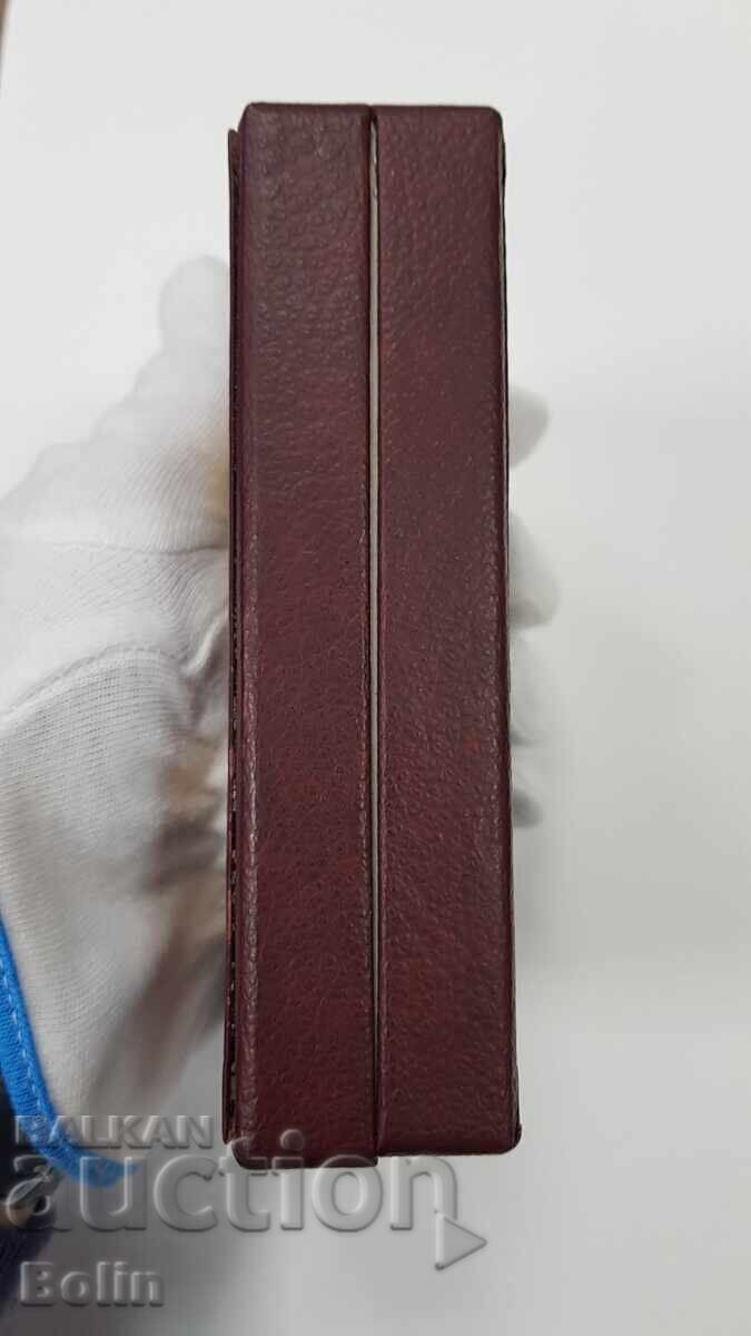 Доставка на Супер рядка луксозна кутия за орден Кирил и Методий I ст. Доставка на Супер рядка луксозна кутия за орден Кирил и Методий I ст.