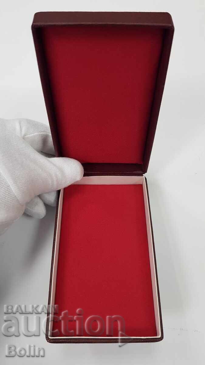 Супер рядка луксозна кутия за орден Кирил и Методий I ст. - 6 Супер рядка луксозна кутия за орден Кирил и Методий I ст. - 6