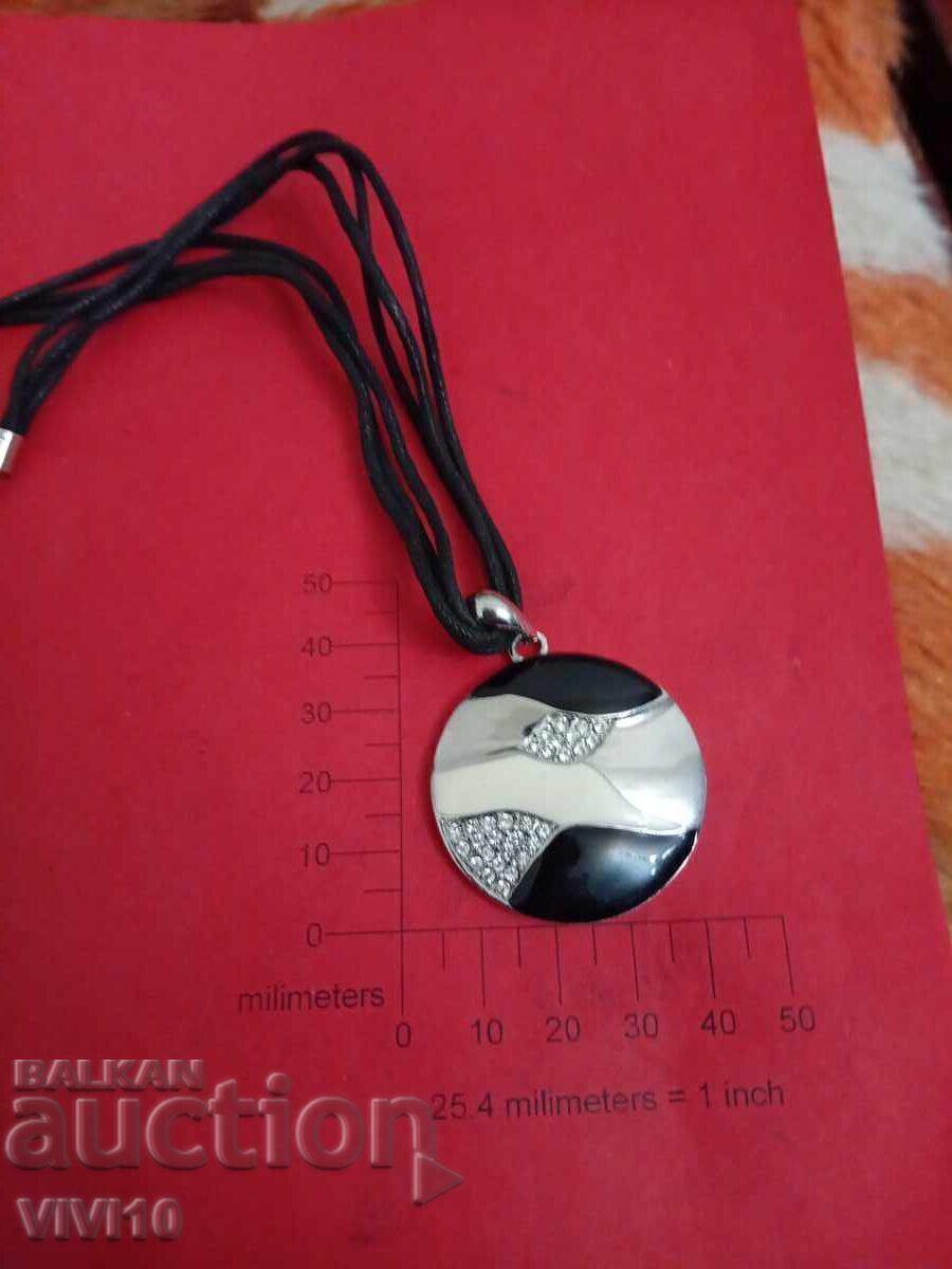 Αρχαίο κολιέ με σμάλτο