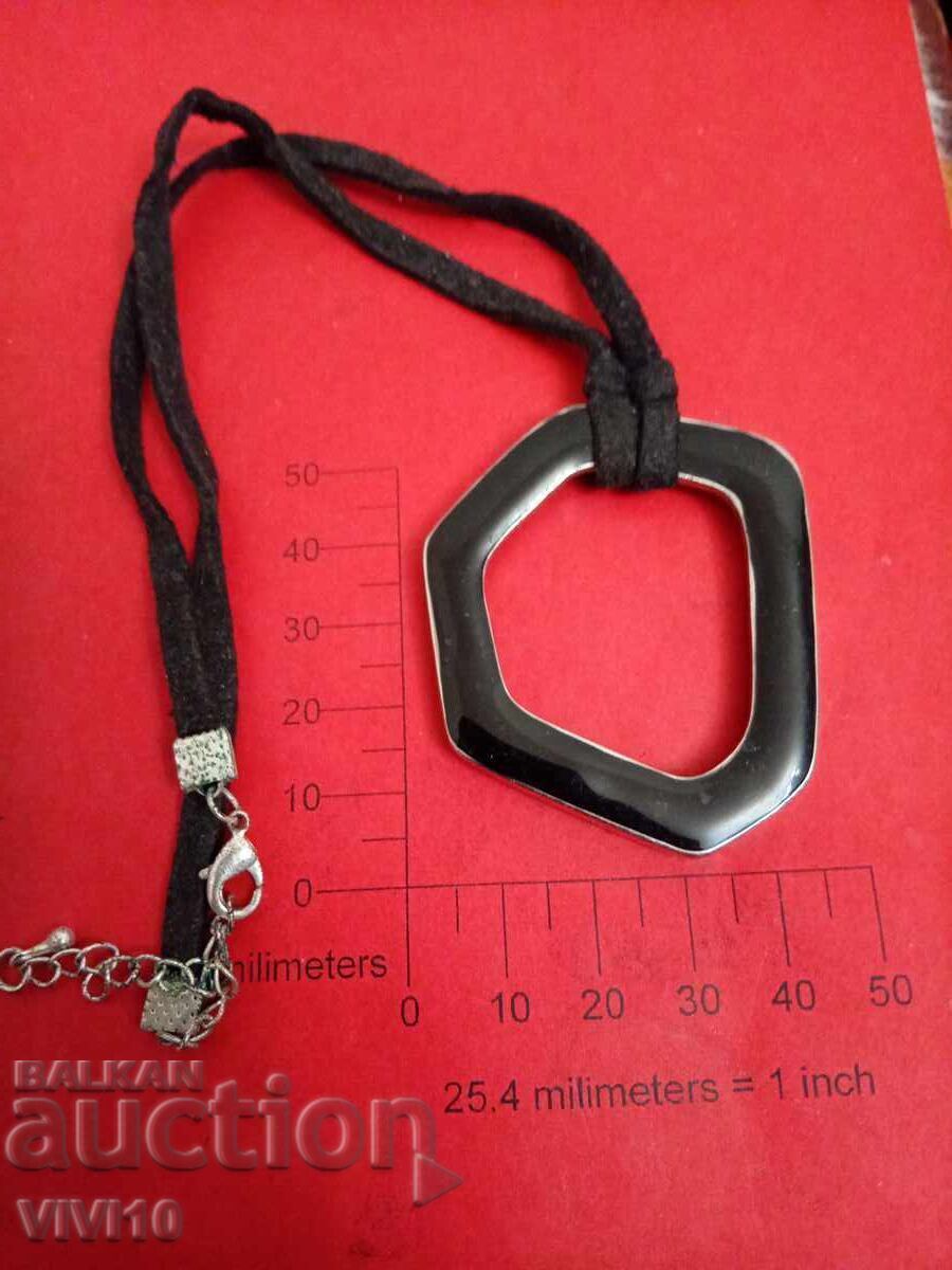 Старинно колие с емаил