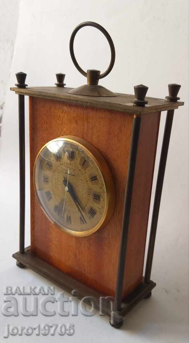 Ceas de șemineu „MOLNIYA” cu preț 80.00 BGN | € 40.90 Ceas de șemineu „MOLNIYA” cu preț 80.00 BGN | € 40.90