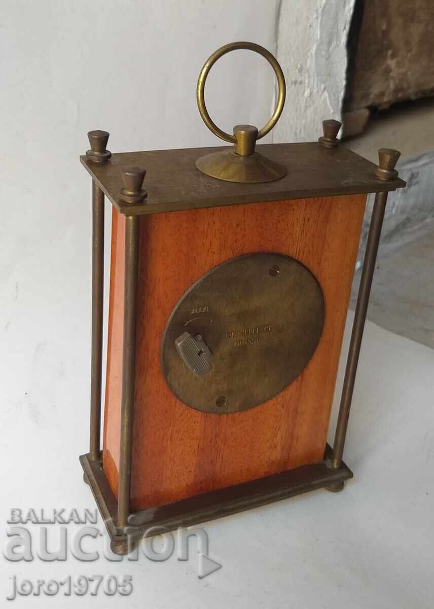 Livrarea Ceas de șemineu „MOLNIYA” Livrarea Ceas de șemineu „MOLNIYA”