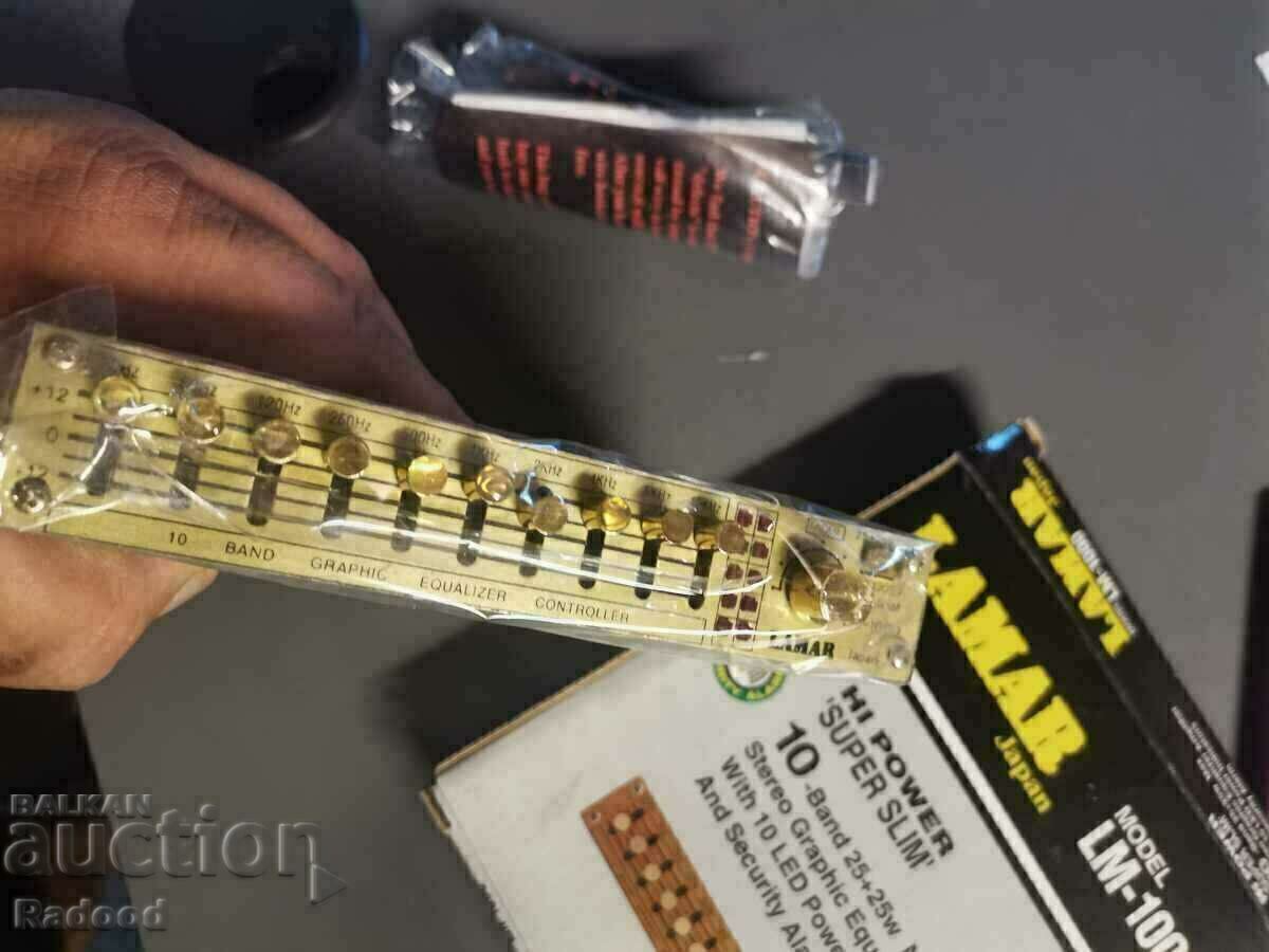 Auction Equalizer audio equipment 3 pieces of 1 st. Auction Equalizer audio equipment 3 pieces of 1 st.