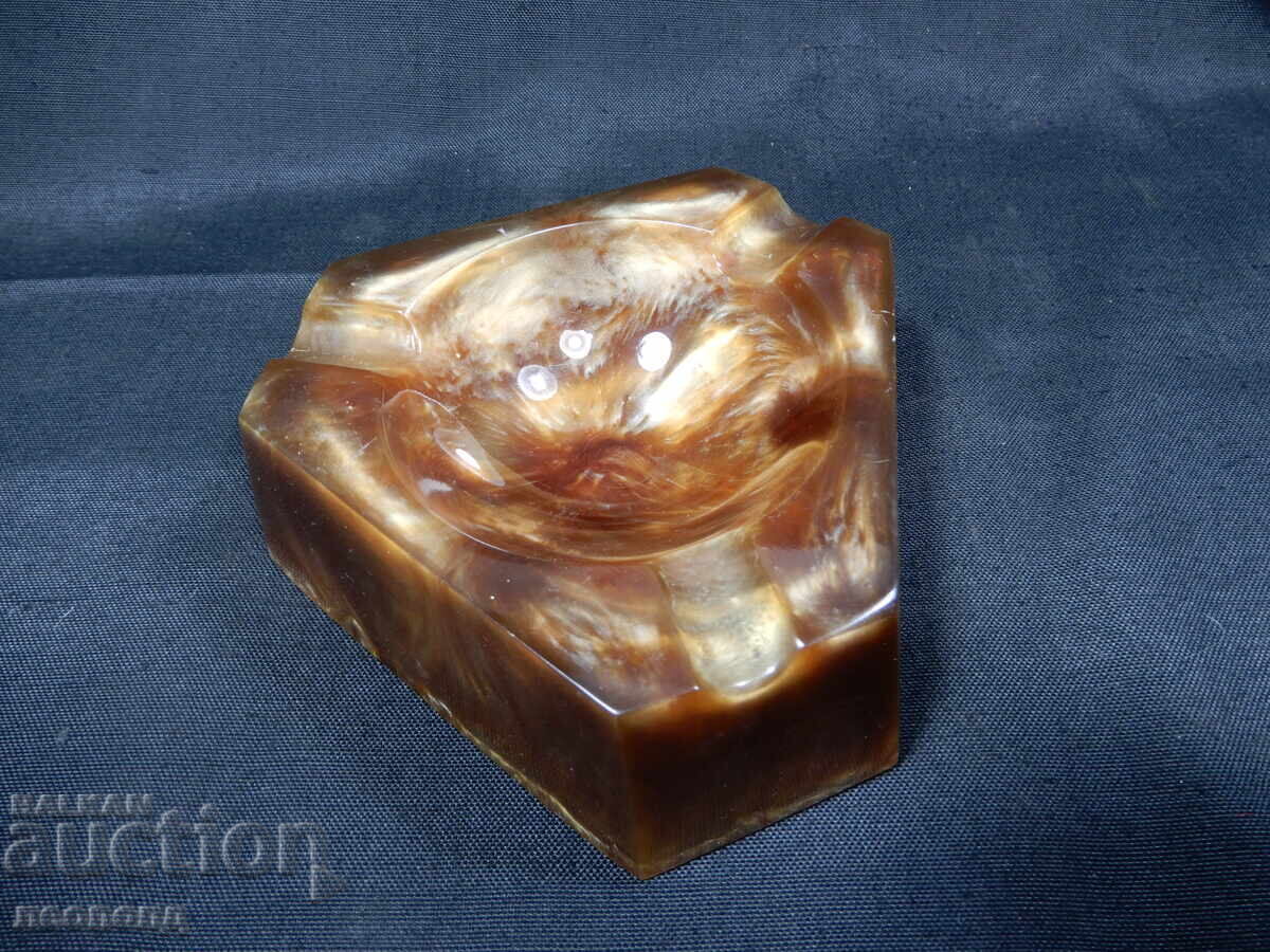 Auction  STAR RETRO SOCIALIST NRB ASHTRAY CATALIN