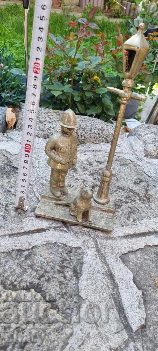 Бронзова фигура. Бронзова фигура.