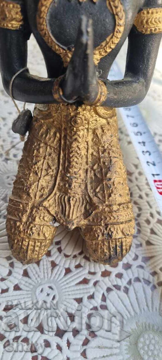 Παράδοση Χάλκινη φιγούρα. Παράδοση Χάλκινη φιγούρα.