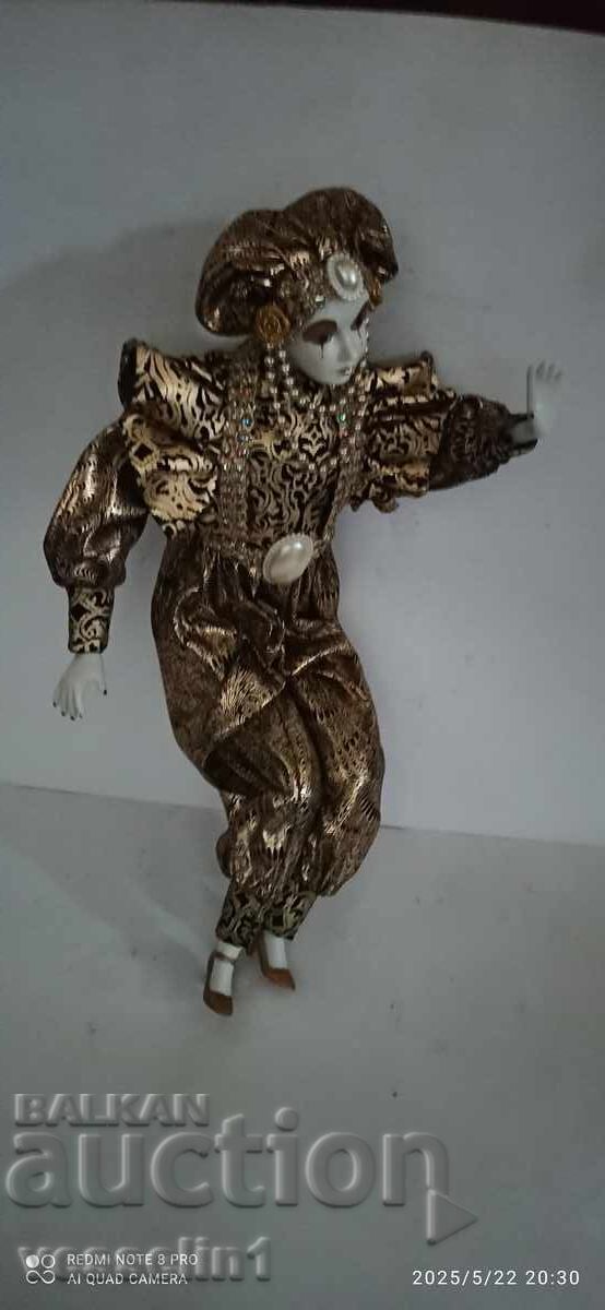 Păpușă venețiană din porțelan Arlechino, lucrată manual