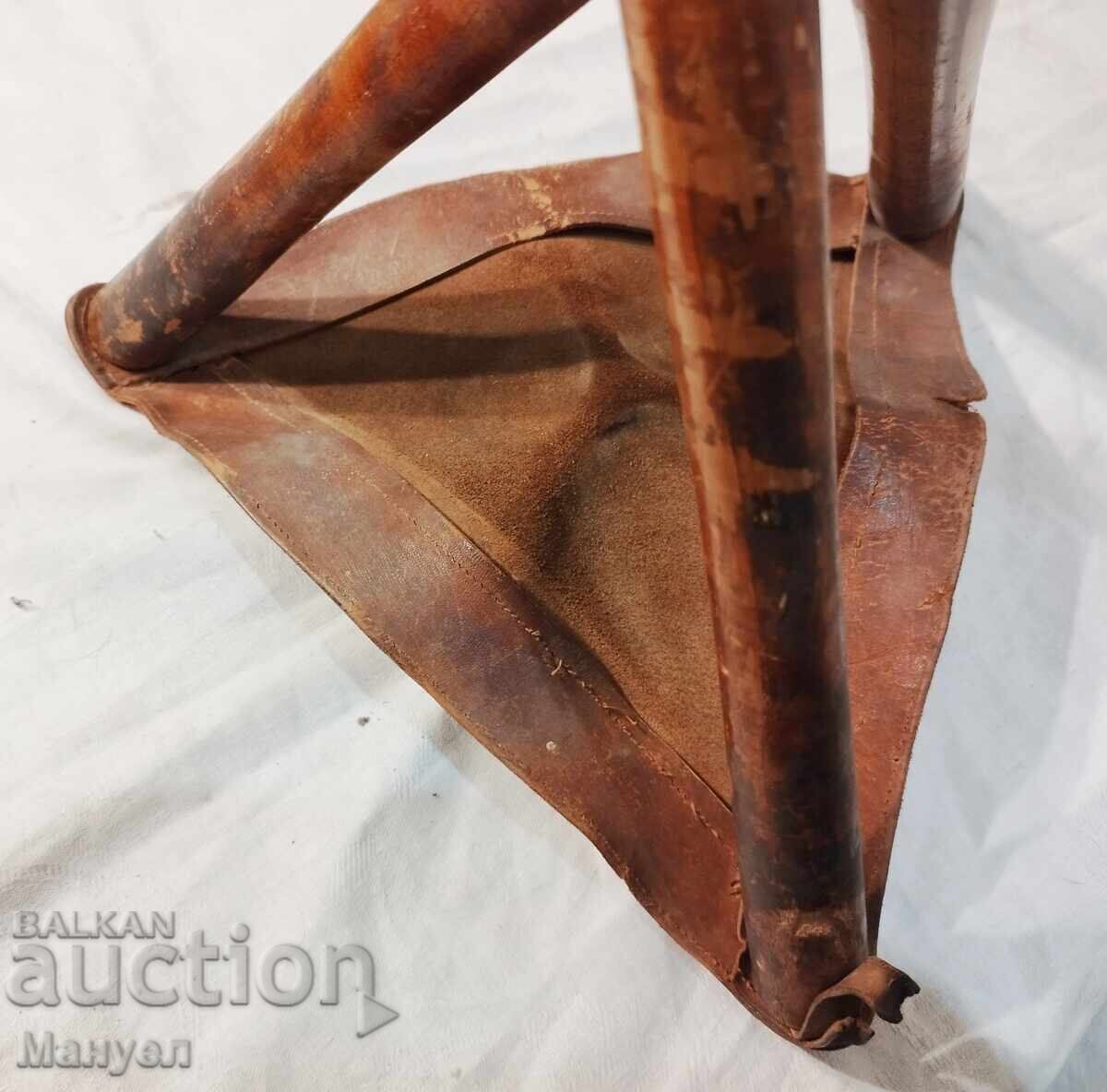 I am selling an old, military, officer's chair - PSV (rare) - 5