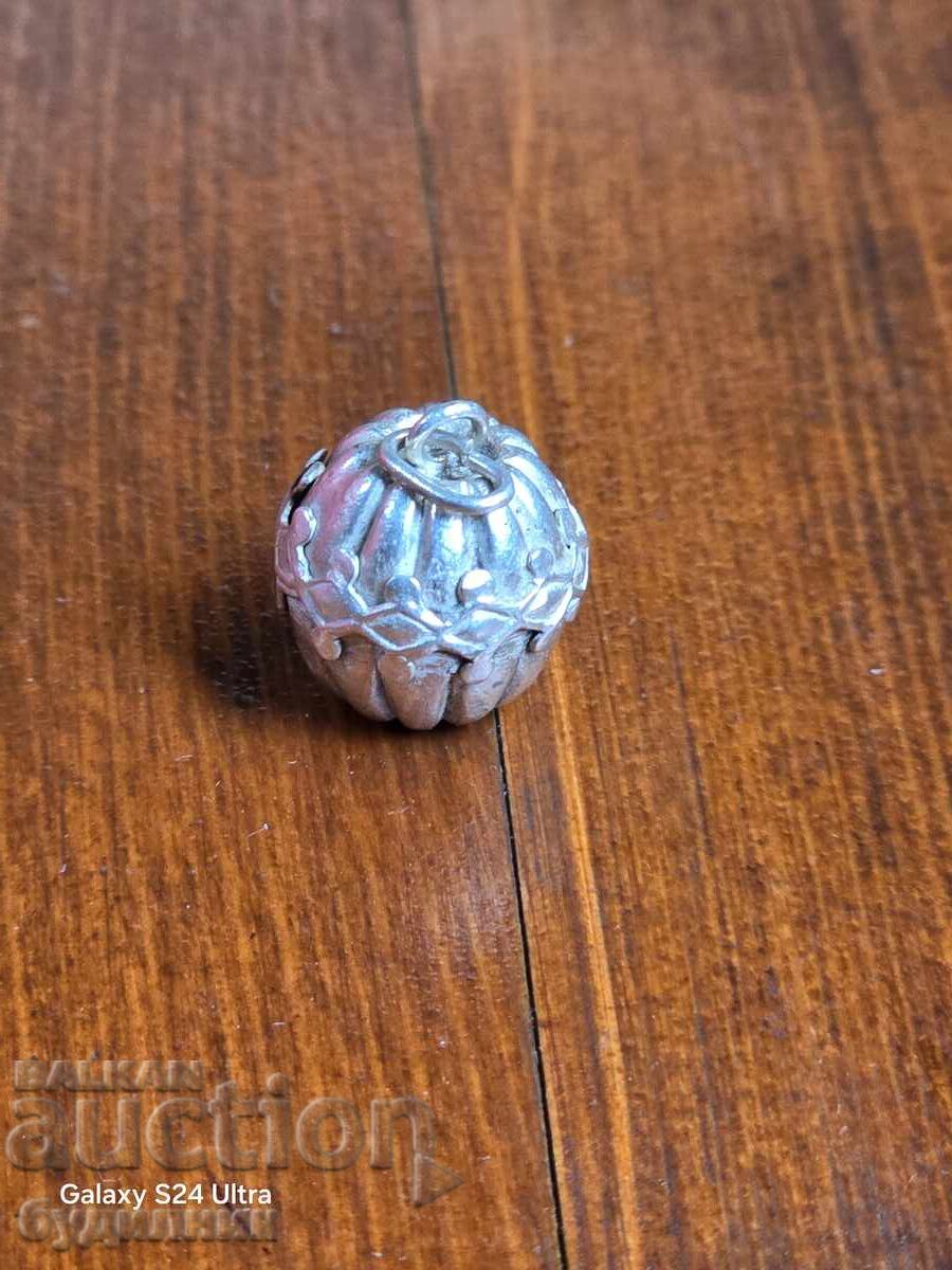 Silver pendant. I'm listing over 100 Auctions. Take a look and bid with price 16.99 BGN | € 8.69 Silver pendant. I'm listing over 100 Auctions. Take a look and bid with price 16.99 BGN | € 8.69
