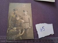 Παλιά φωτογραφία - τρεις άνδρες με στολές