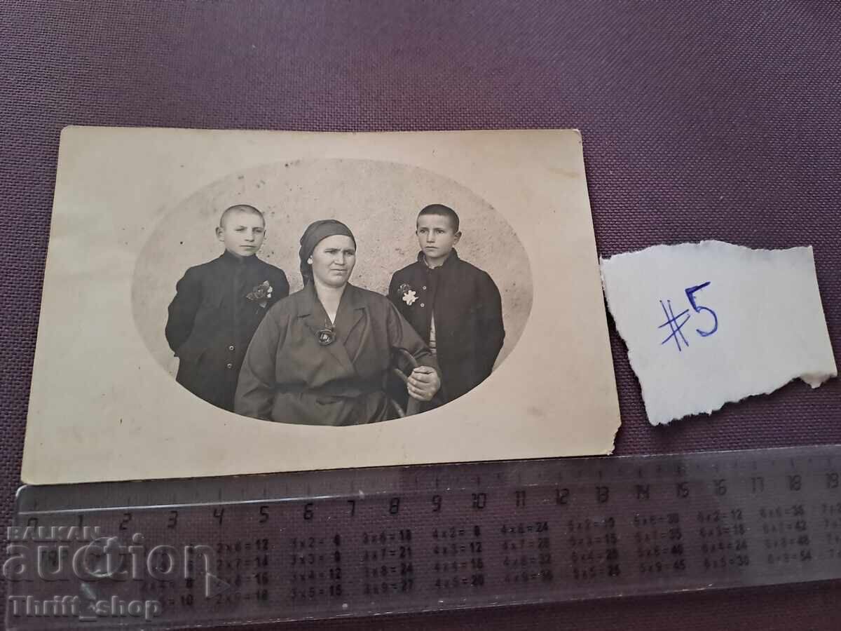 Παλιά φωτογραφία - μητέρα με παιδιά Παλιά φωτογραφία - μητέρα με παιδιά