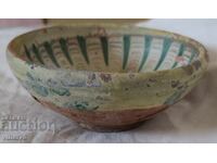 Oală veche din ceramică