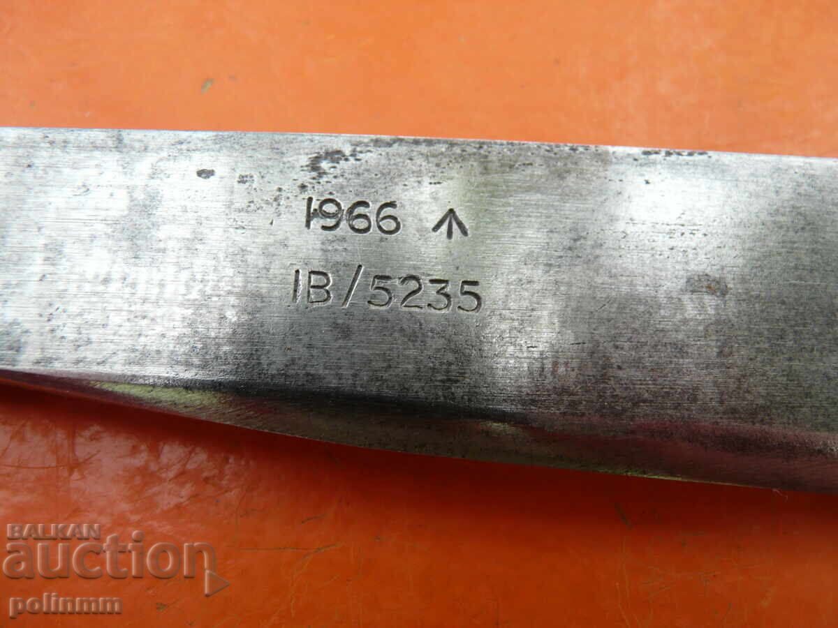 Παράδοση Αγγλικό στρατιωτικό μαχαίρι (English military machete) Παράδοση Αγγλικό στρατιωτικό μαχαίρι (English military machete)