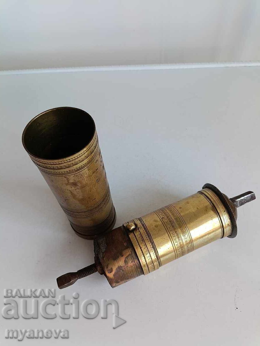 Moară de cafea și condimente turcească, metalică, veche - 6 Moară de cafea și condimente turcească, metalică, veche - 6