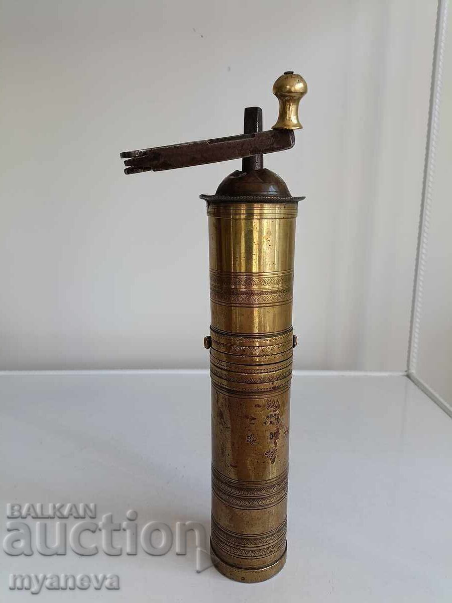 Moară de cafea și condimente turcească, metalică, veche Moară de cafea și condimente turcească, metalică, veche