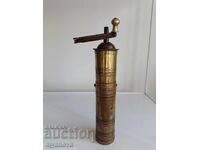 Moară de cafea și condimente turcească, metalică, veche