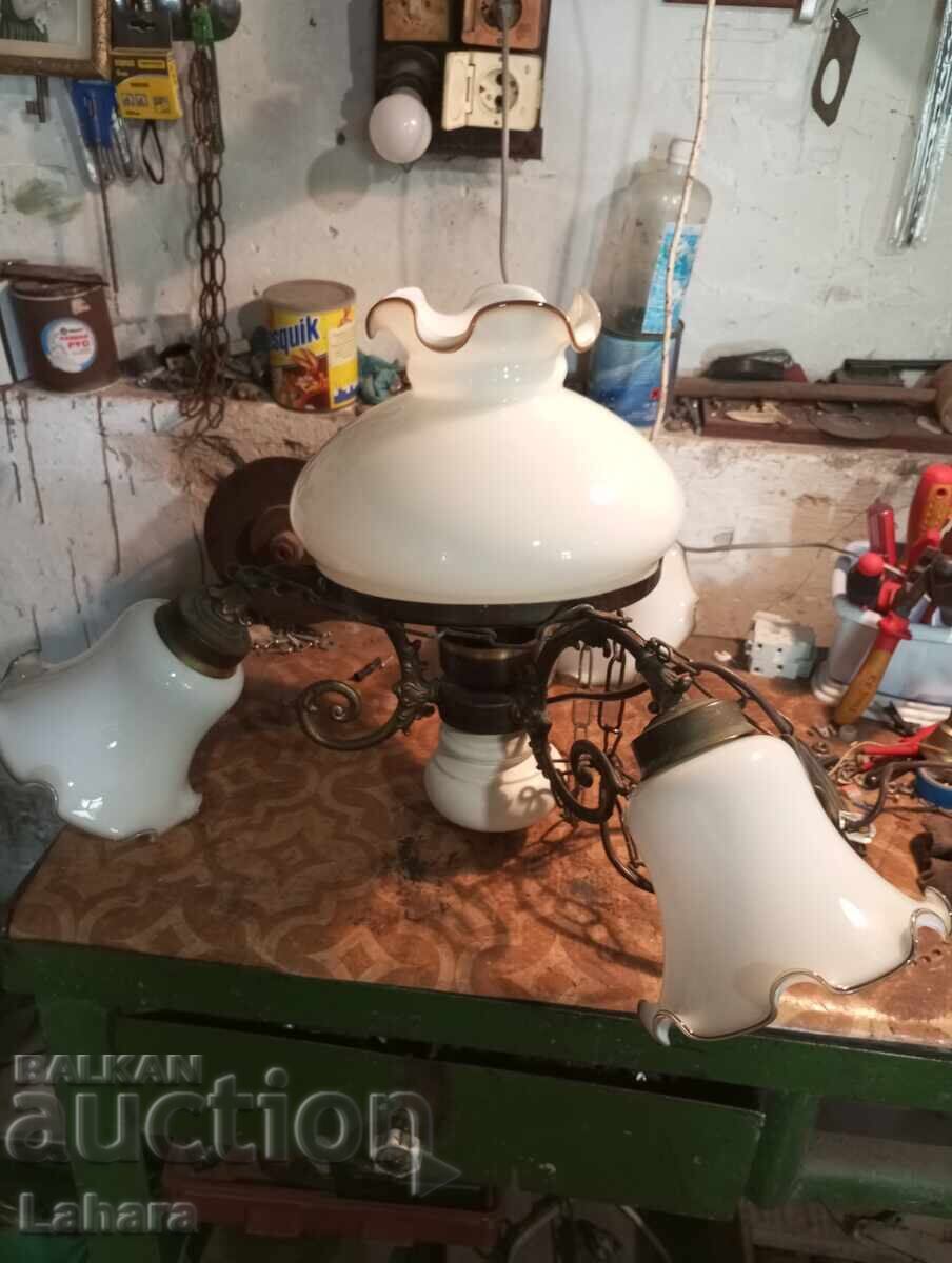 Μεγάλος παλιός ρετρό μπρούτζινος πολυέλαιος