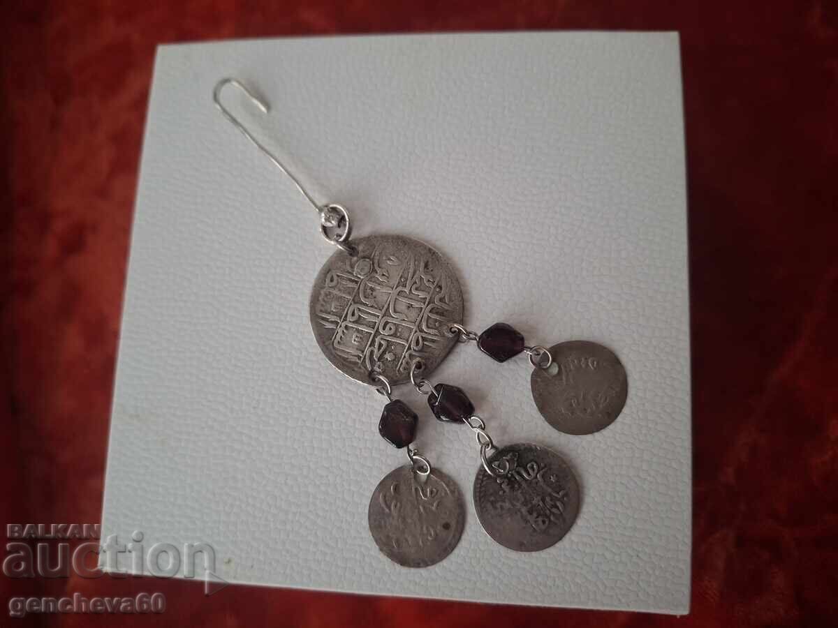 Auction  Revival-era jewelry, trembling brooch with coins