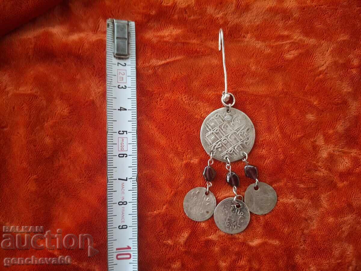 Revival-era jewelry, trembling brooch with coins