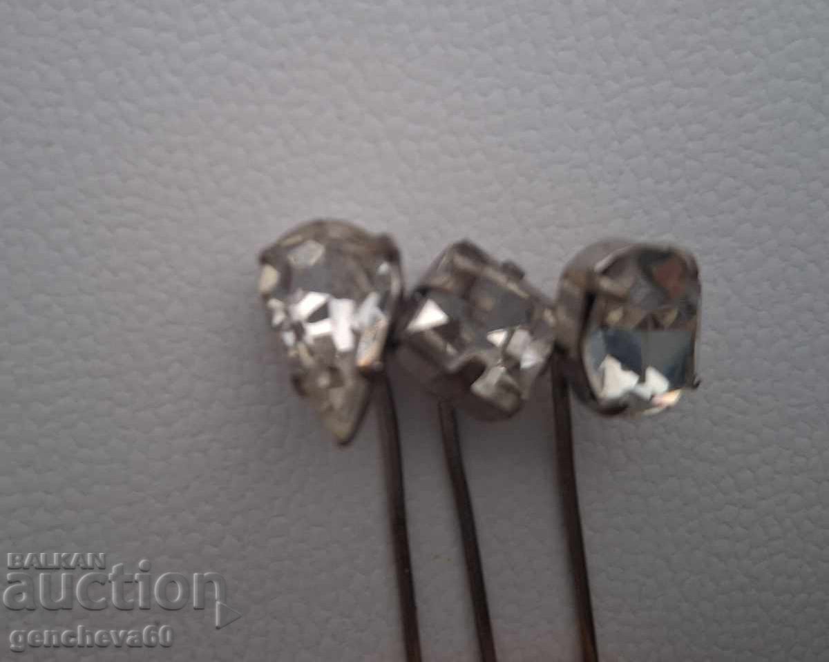 Παράδοση Καρφίτσες με πέτρες Swarovski - τρία τεμάχια