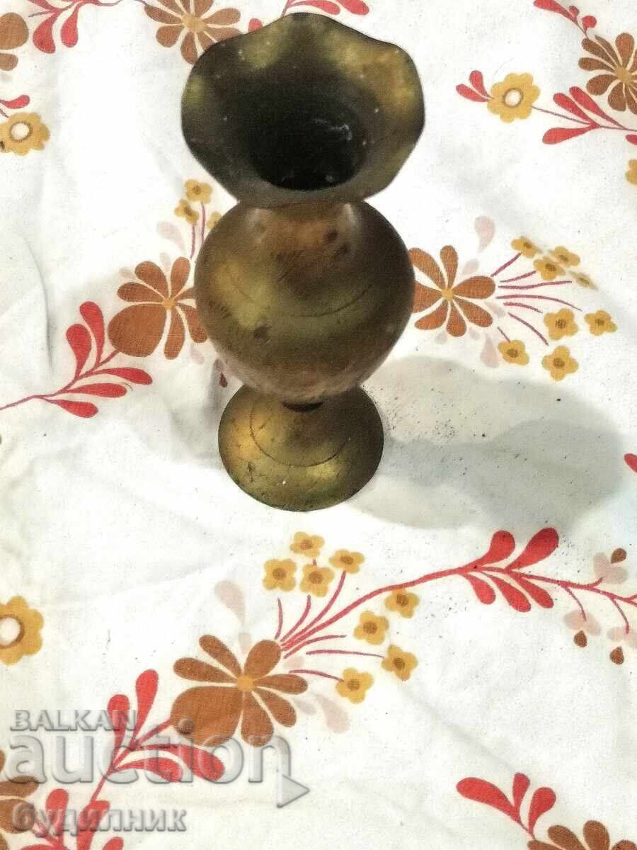 Χάλκινη Μασίφ Βάζα Διαστάσεις στις φωτογραφίες. ΒΖΤ. Βάζω σε δημοπρασία από 1 με τιμή 7.99 BGN | € 4.09