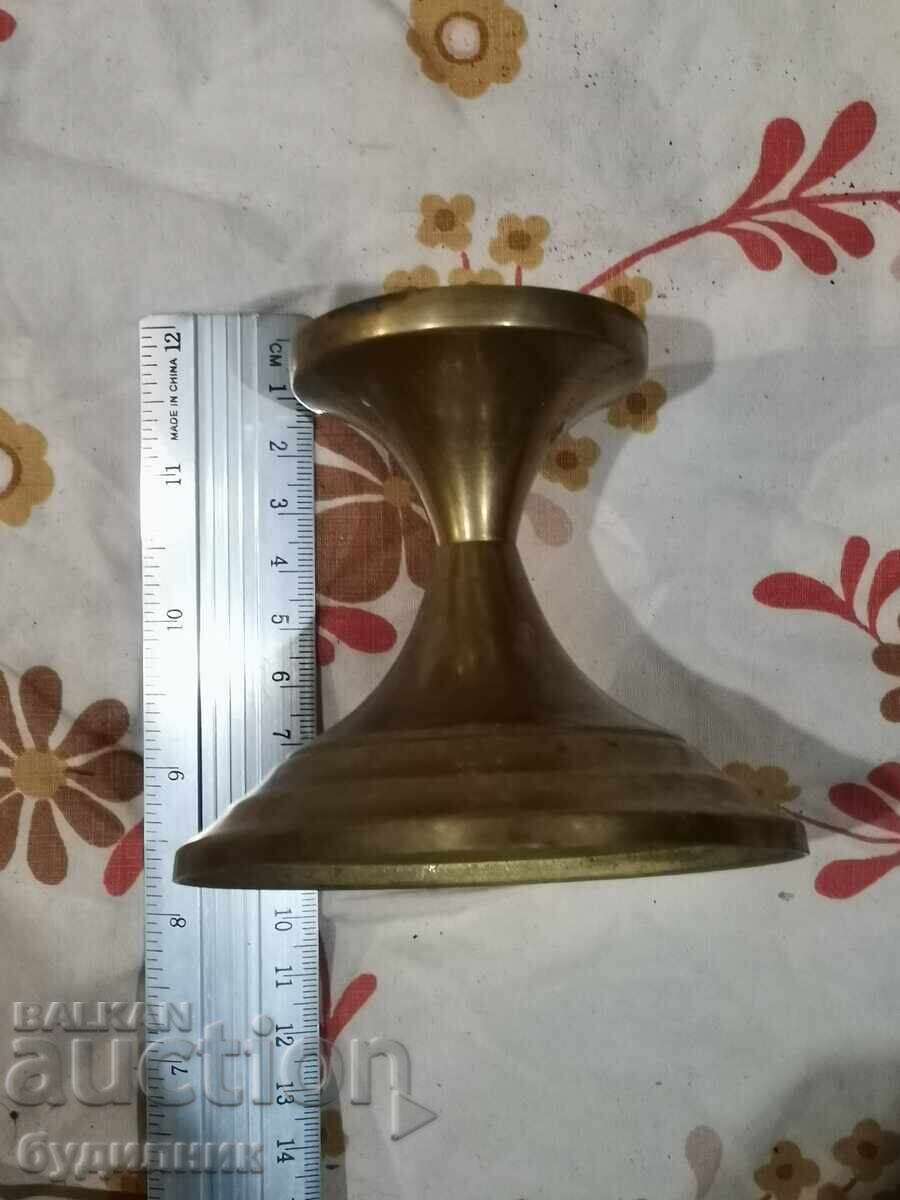 Sfeșnic Masiv de Bronz. Dimensiuni în poze. BZC Pun la vânzare cu preț 5.99 BGN | € 3.06 Sfeșnic Masiv de Bronz. Dimensiuni în poze. BZC Pun la vânzare cu preț 5.99 BGN | € 3.06