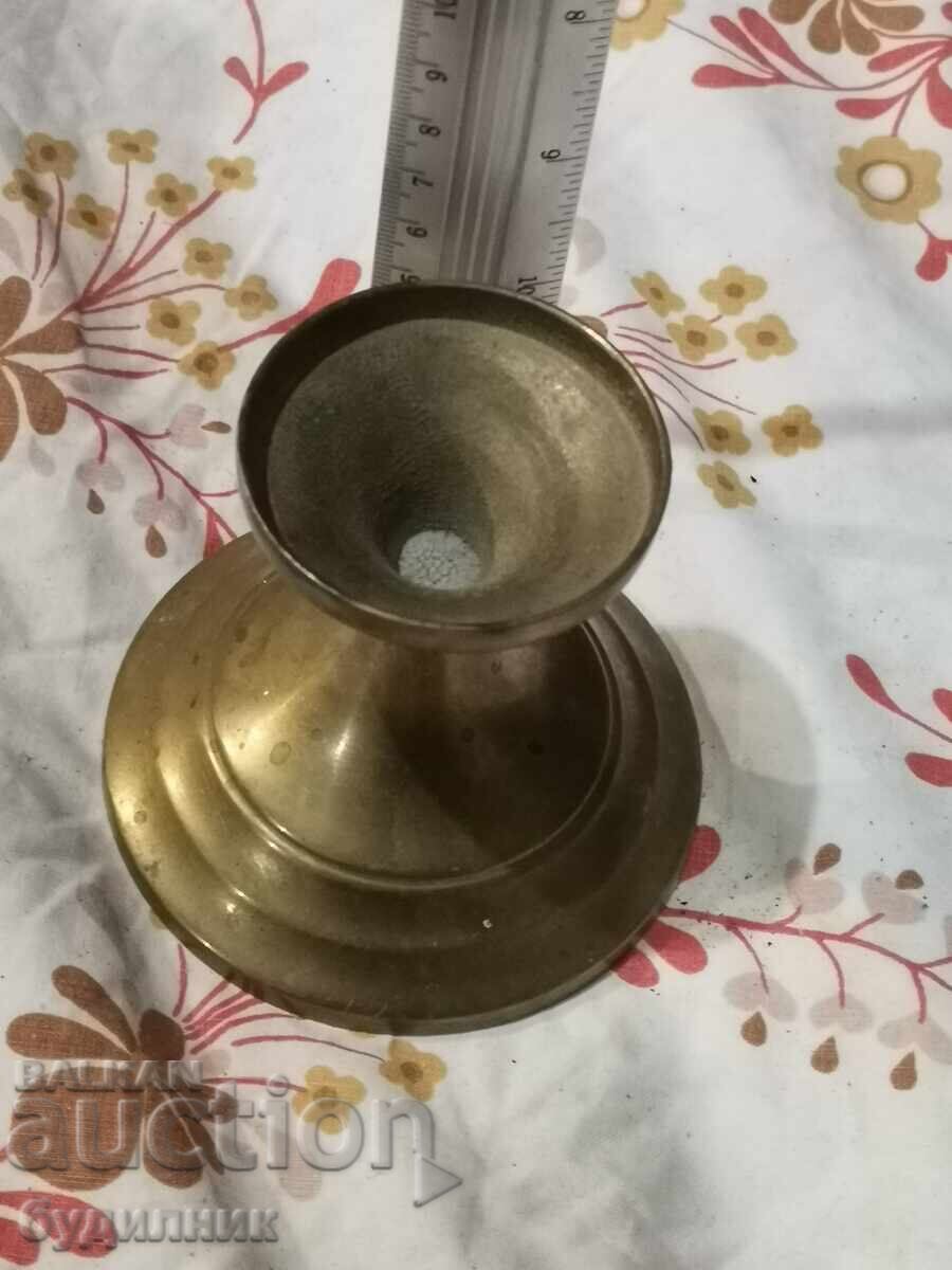 Sfeșnic Masiv de Bronz. Dimensiuni în poze. BZC Pun la vânzare Sfeșnic Masiv de Bronz. Dimensiuni în poze. BZC Pun la vânzare