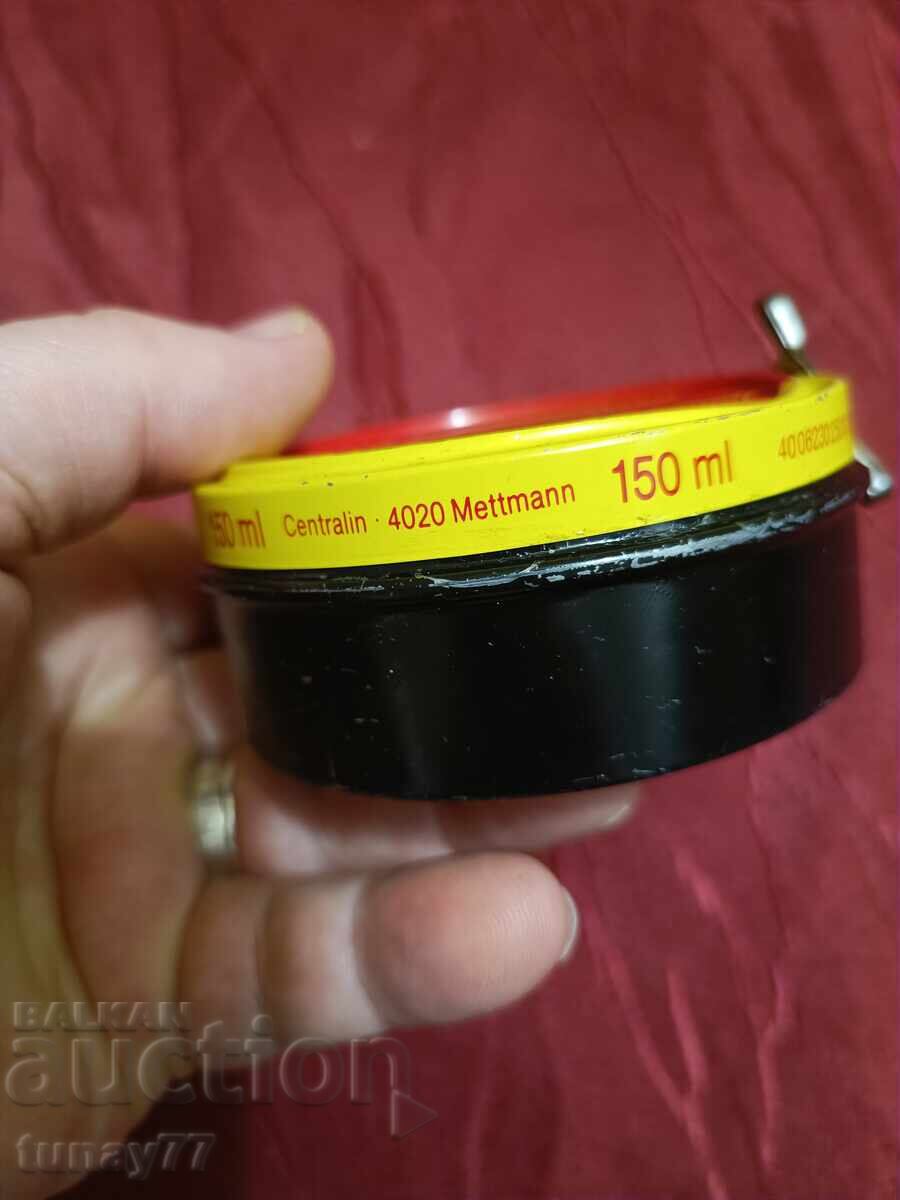 Μαύρο κερί για λείο δέρμα Centralin Centerlin με τιμή 15.00 BGN | € 7.67