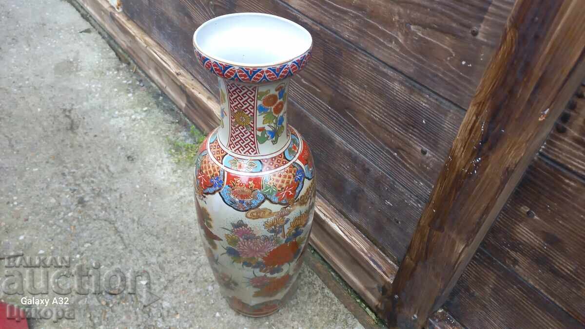 LARGE OLD CHINESE PORCELAIN VASE with price 350.00 BGN | € 178.95