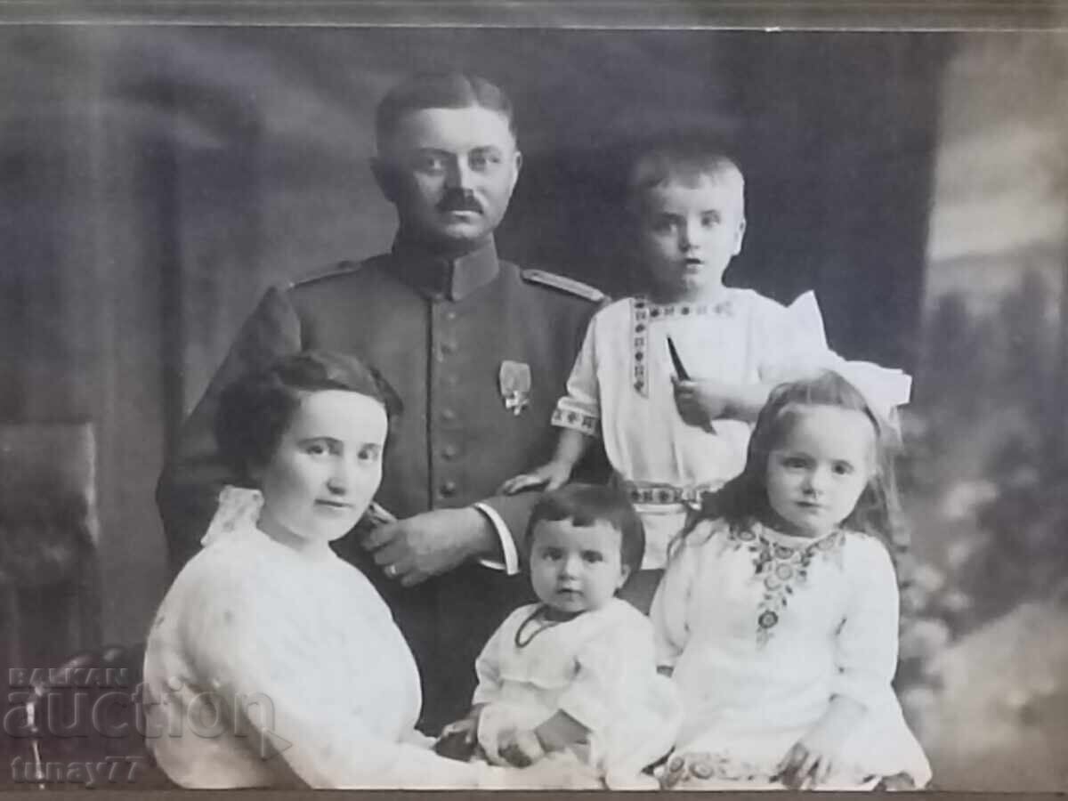 RAMĂ FOTO Familie de militari Insignă Medalie cu preț 30.00 BGN | € 15.34