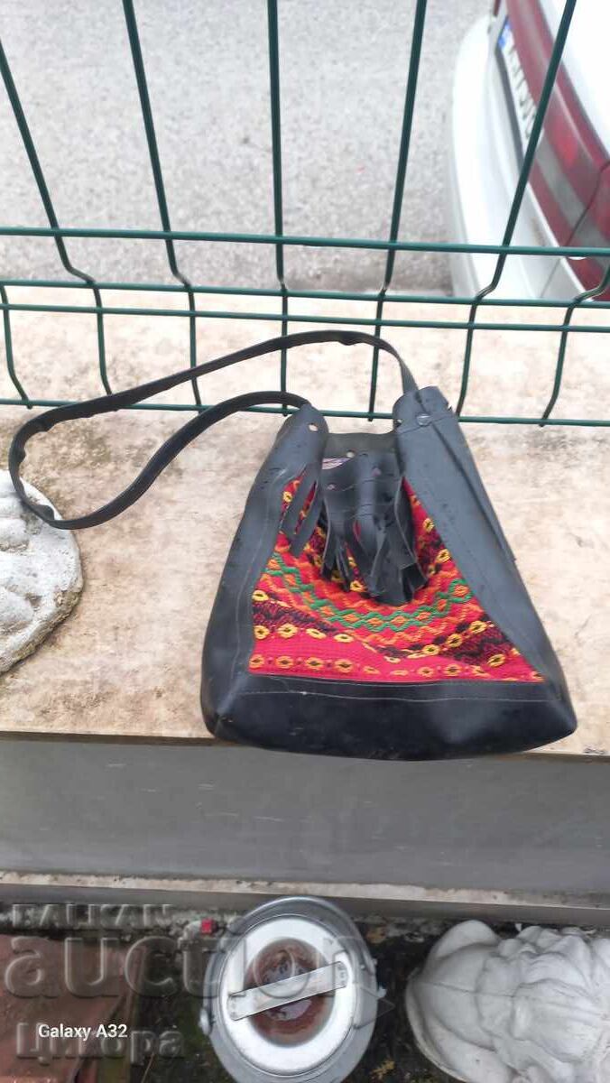 ΠΑΛΙΟ ΔΕΡΜΑΤΙΝΟ ΤΣΑΝΤΑΚΙ ΤΣΑΝΤΑΚΙ ΠΟΥΓΚΙ ΝΟΣΙΑ με τιμή 90.00 BGN | € 46.02 ΠΑΛΙΟ ΔΕΡΜΑΤΙΝΟ ΤΣΑΝΤΑΚΙ ΤΣΑΝΤΑΚΙ ΠΟΥΓΚΙ ΝΟΣΙΑ με τιμή 90.00 BGN | € 46.02