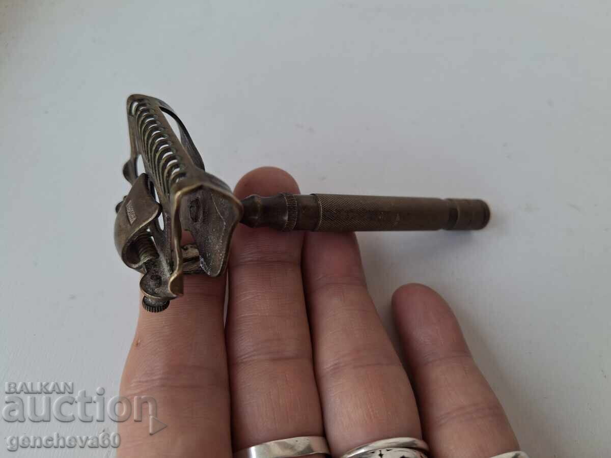 Rare! Antique German Razor MULCUTO - 2 with price 120.00 BGN | € 61.36 Rare! Antique German Razor MULCUTO - 2 with price 120.00 BGN | € 61.36