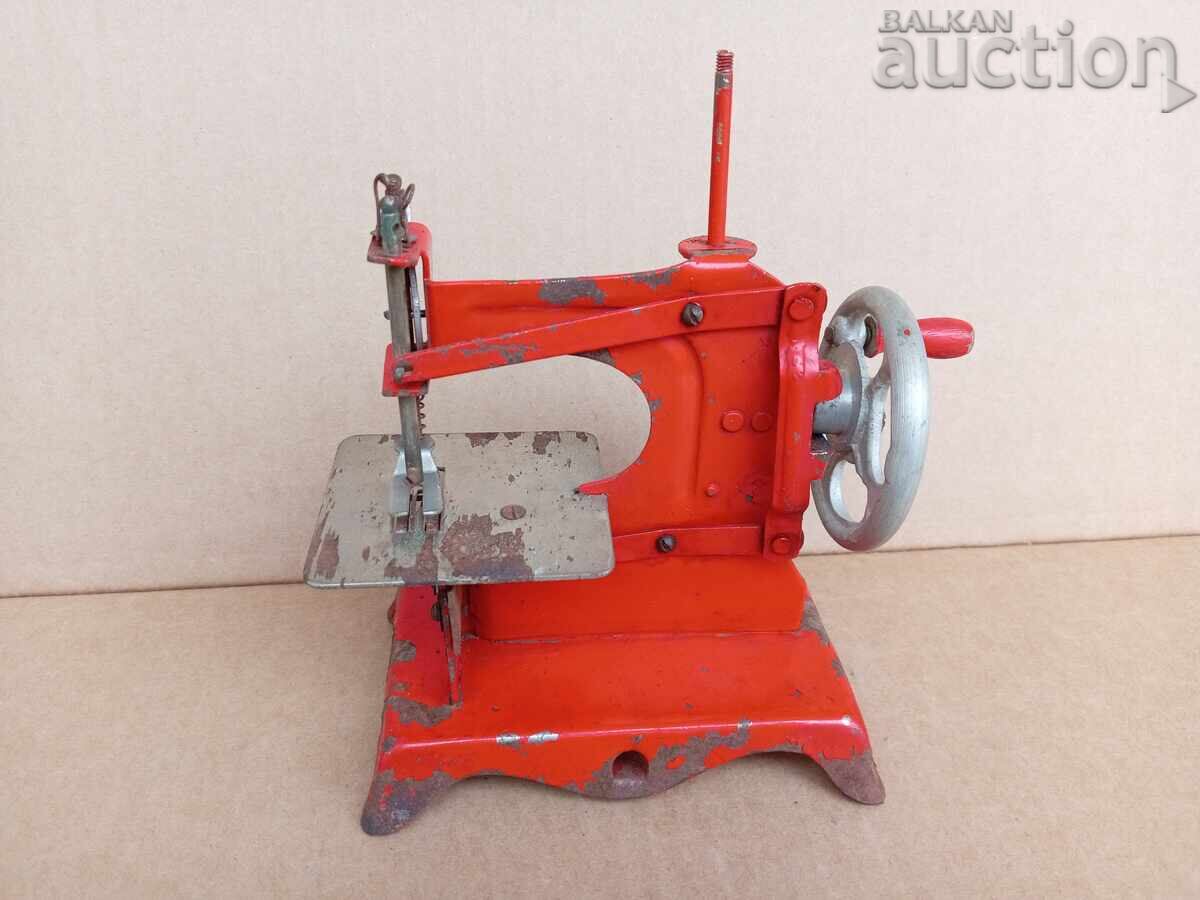 Λαμαρινένιο μεταλλικό παιχνίδι ραπτομηχανή δεκαετίας του 1960 με τιμή 41.00 BGN | € 20.96