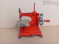 Λαμαρινένιο μεταλλικό παιχνίδι ραπτομηχανή δεκαετίας του 1960