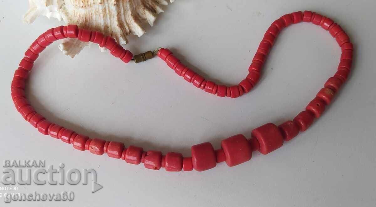 Delivery of Old necklace made of natural red coral