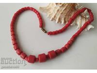 Colier vechi din coral roșu natural