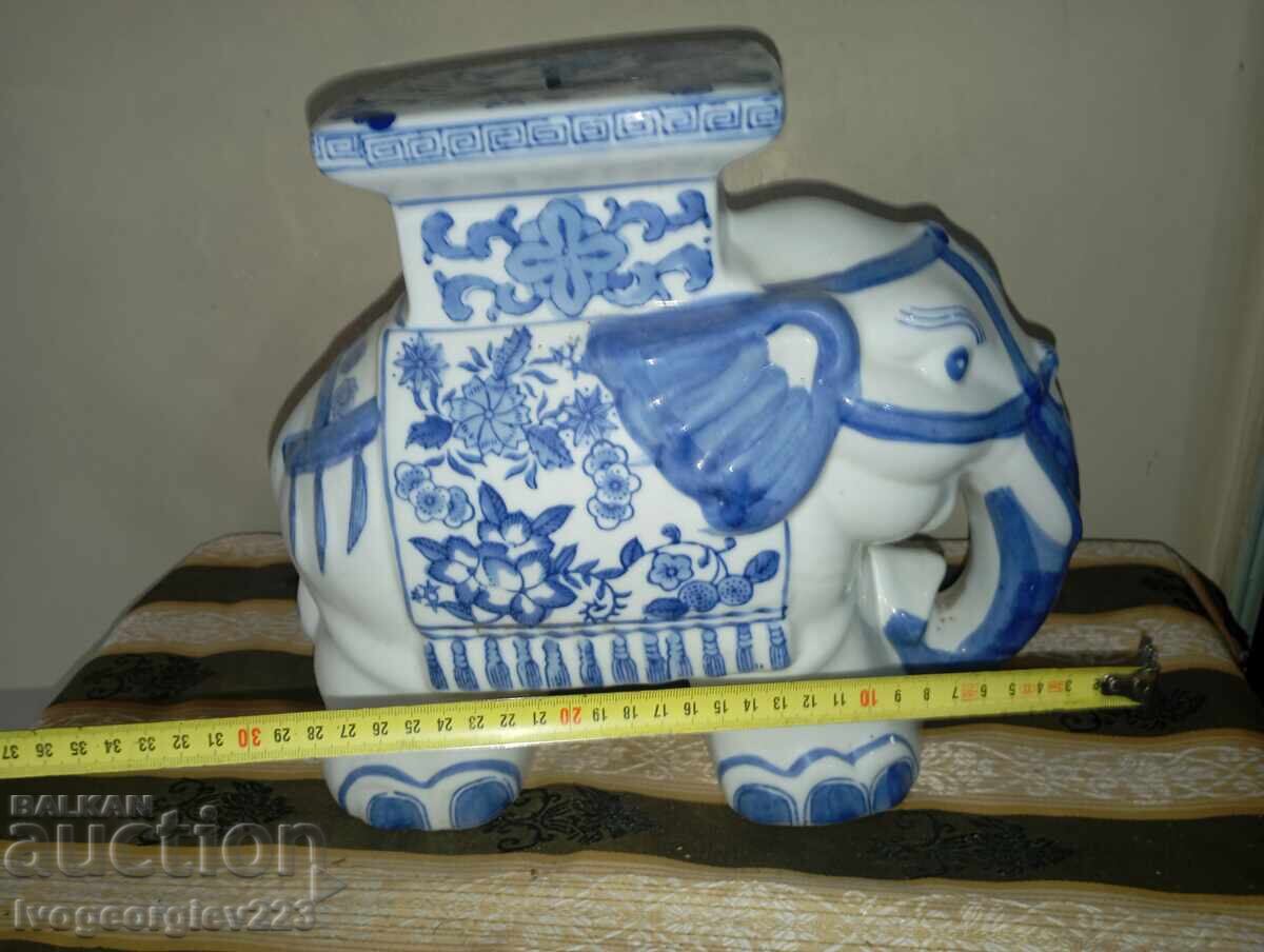 Порцеланова поставка за саксия - 5