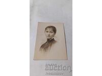 Снимка Младо момиче