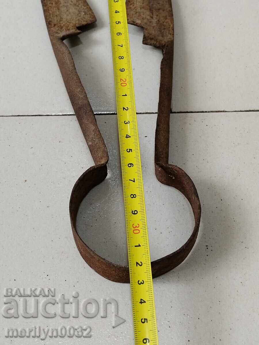 Delivery of Old sheep shearing scissors, wrought iron, blade