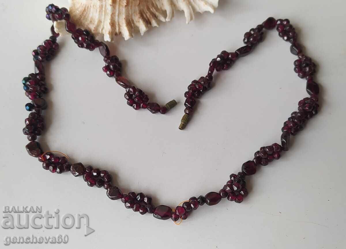 Παράδοση Βίντατζ κολιέ από μποέμικο κόκκινο γρανάτη