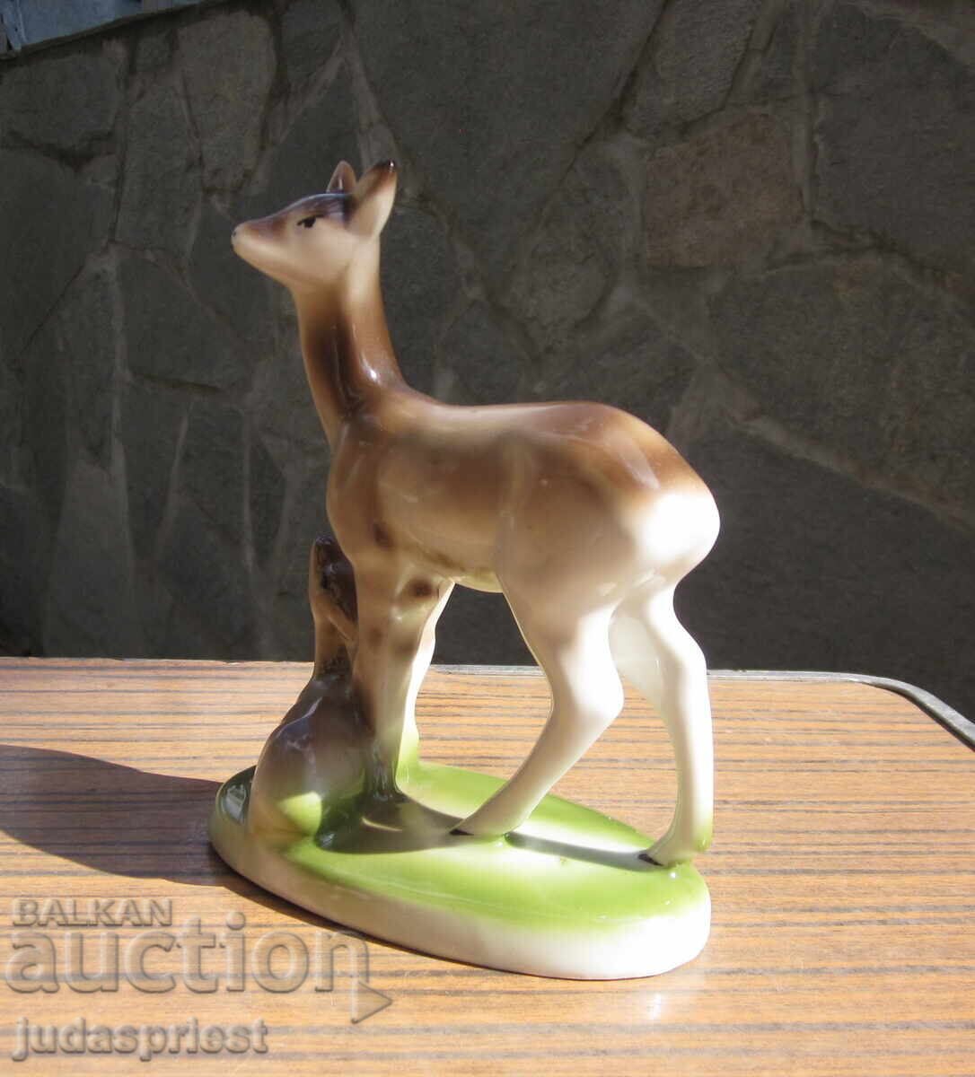 Παράδοση Bŭlgarska portselanova φιγούρα αγαλματίδιο Ίσις - ελάφι με μικρό Παράδοση Bŭlgarska portselanova φιγούρα αγαλματίδιο Ίσις - ελάφι με μικρό