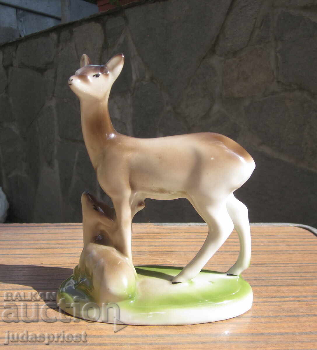 Bŭlgarska portselanova φιγούρα αγαλματίδιο Ίσις - ελάφι με μικρό Bŭlgarska portselanova φιγούρα αγαλματίδιο Ίσις - ελάφι με μικρό