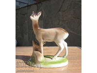 Bŭlgarska portselanova φιγούρα αγαλματίδιο Ίσις - ελάφι με μικρό