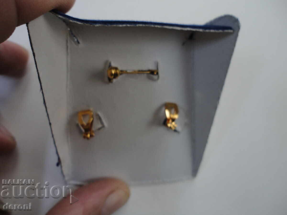 Delivery of Gold-plated earring set with pearls and brooch