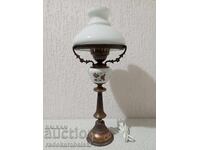 Lampă mare, veche, frumoasă, cu abajur alb din sticlă