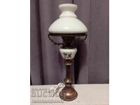 Голяма старинна красива лампа с бял стъклен абажур