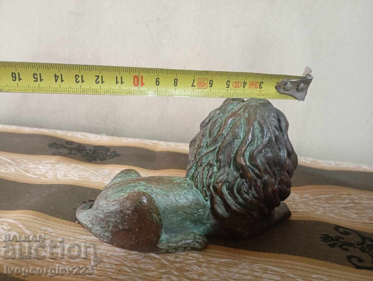 Παράδοση Παλιό αγαλματίδιο λιονταριού Παράδοση Παλιό αγαλματίδιο λιονταριού