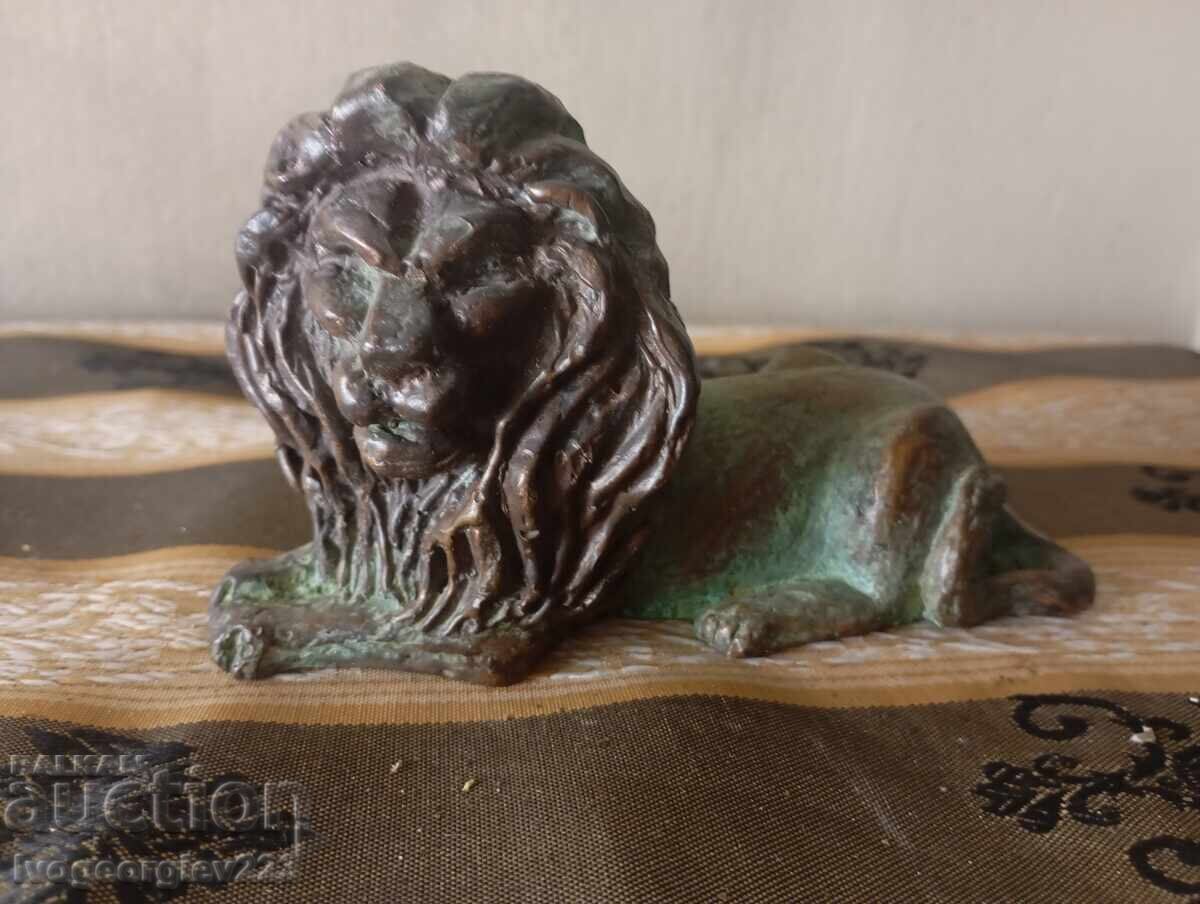 Παλιό αγαλματίδιο λιονταριού Παλιό αγαλματίδιο λιονταριού