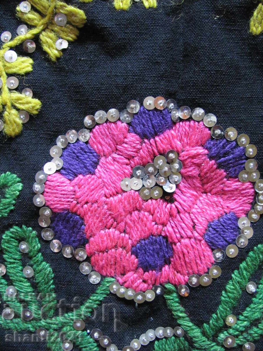 Аукцион Престилка за носия , вълна , бродерия, пайети