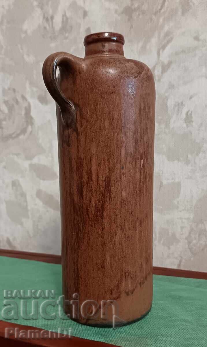 Sticlă vintage, antică, ceramică cu mâner cu preț € 12.27 | 24.00 BGN Sticlă vintage, antică, ceramică cu mâner cu preț € 12.27 | 24.00 BGN